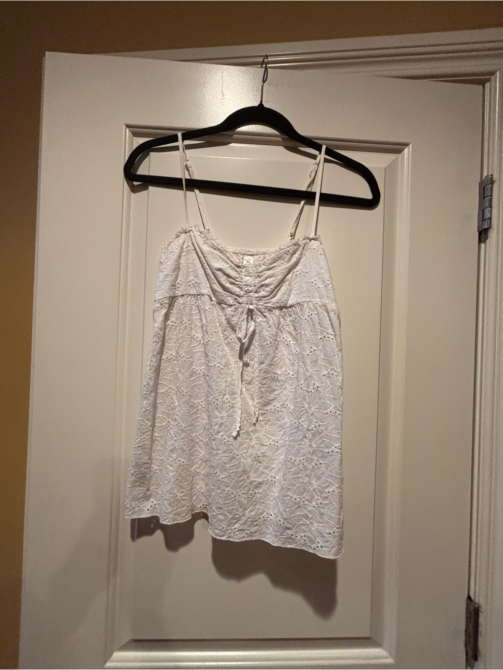 Kirra White Eyelet Tie-Front Spaghetti-Strap Camisole